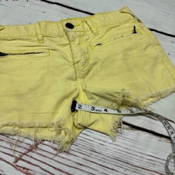FP FREE PEOPLE CORDUROY SHORT SHORTS in yellow size 24 distressed dirty look Guc - Picture 7 of 15